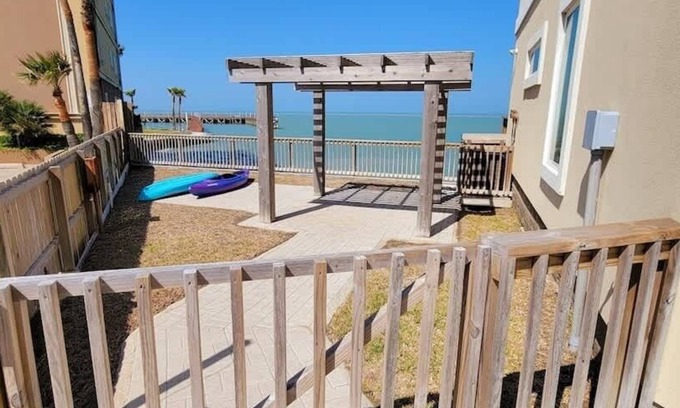 Port Isabel Casa | Bungalow Tarvana #2 3 Bedroom Home by RedAwning