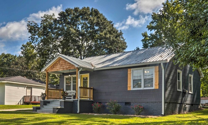 Covington Casa | Bungalow w/ Golf Cart, 1/2 Mi to Historic Square!