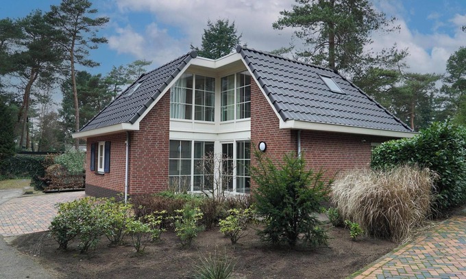 Beekbergen-Zuid Casa | Bungalow with 3 bedrooms, a traditional sauna and a terrace