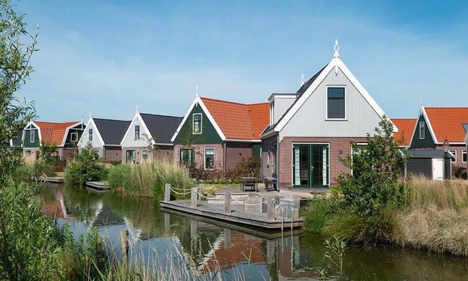 Uitdam Casa | Bungalow with 3 bedrooms, 2 bathrooms and a sauna