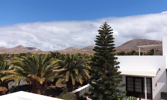 Puerto Calero Casa | VIlla / Casa con hermosas vistas de la azotea, a 10 minutos de la Marina