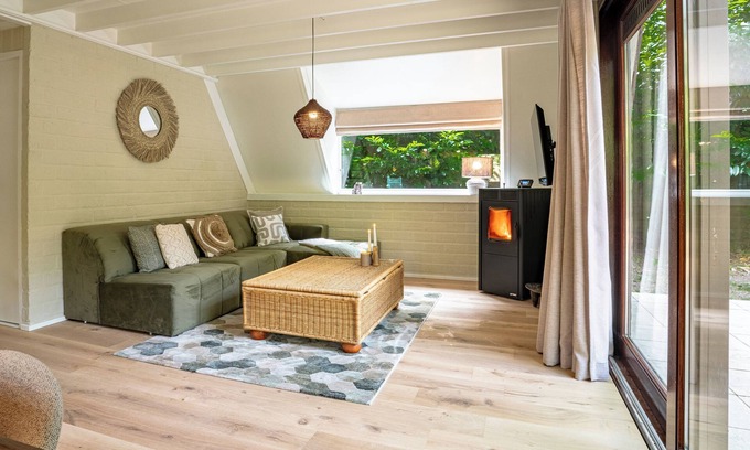 Rekem Casa | Bungalow with garden and pellet stove