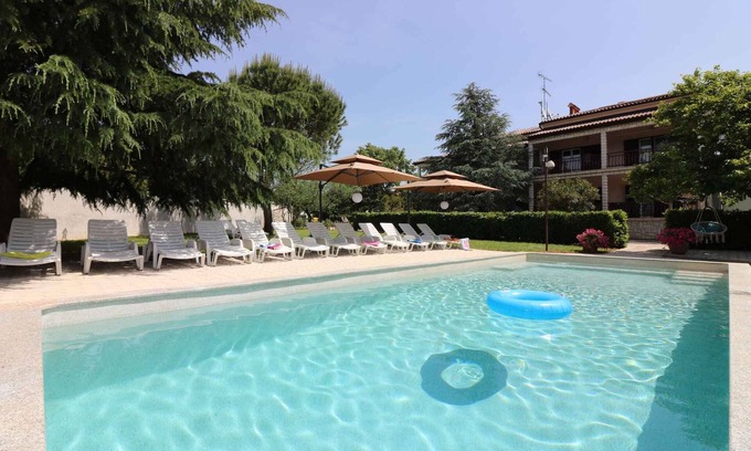 Vrvari Casa | Casa vacacional con piscina y aire acondicionado