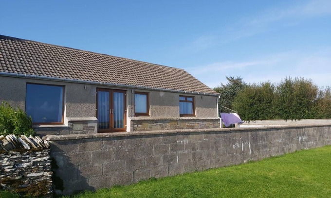 Thurso Casa | Bungalow with sea-view, near small town of Thurso.