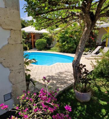 Le Gosier Casa | Bungalows du Soleil - Piscine Jardin Fleuri
