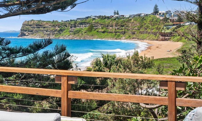 Newport Casa | Bungan Beach House - quintessential beach house