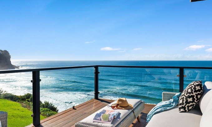 Newport Casa | BUNGAN BEACHSCAPE by Palm Beach Holiday Rentals