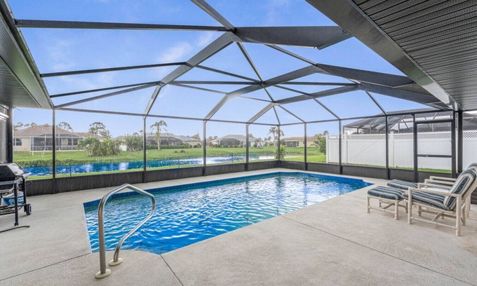 Pebble Beach Apartamento | Bunker Lane Breeze – Rotonda West Pool Retreat