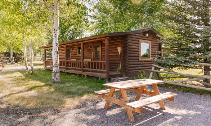 Bozeman Cabina | Bunkhouse 2 at Gallatin Canyon Cabins