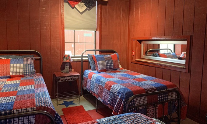 Cache Cabina | Bunkhouse Cabin The Lazy Buffalo Cache Wichita Mountains Family Reunion Kitchen