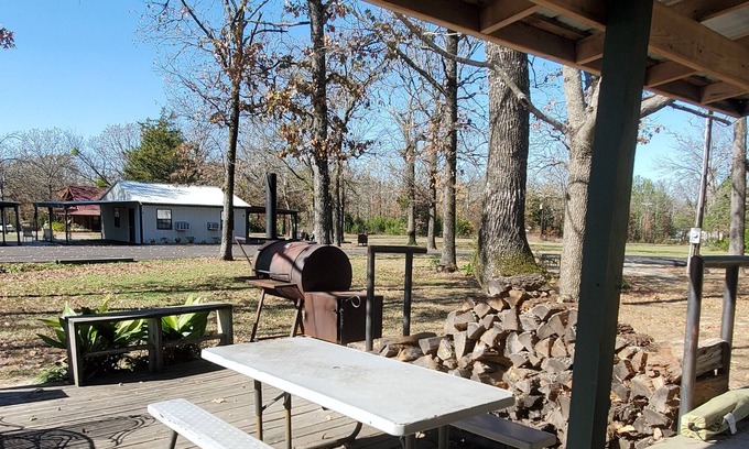 Yantis Cabina | Bunkhouse, Outdoor, Screened In Kitchen!