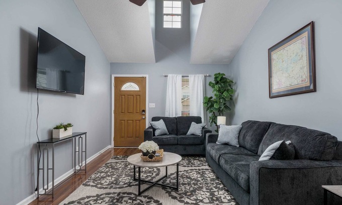 Tuscaloosa Casa | Bunking at Bek's - Cozy - Convenient - Clean