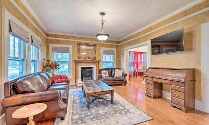 Burgaw Casa | Burgaw House with Large Covered Porch and Swing!