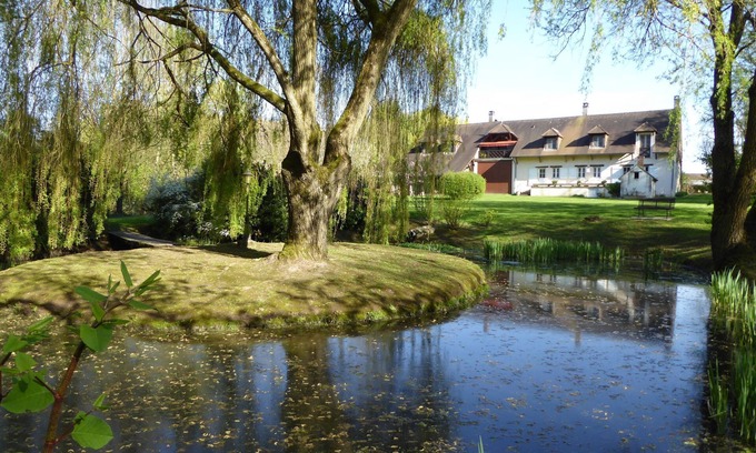 Pontoux Apartamento | Apartamento en Borgoña con balcón, cerca de Beaune, Dijon, Dole, zona tranquila