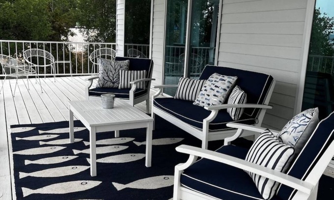Graford Casa | Burma Blue is for you! This PK house getaway impresses & close to Rocker B!