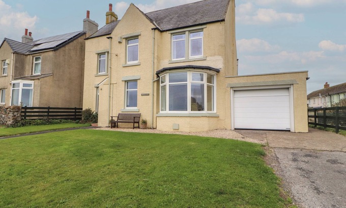 Allonby Cabaña | BURNBANK, pet friendly, country holiday cottage in Maryport