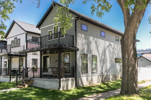 Cedar Rapids Casa | Burnett Cottage - OG