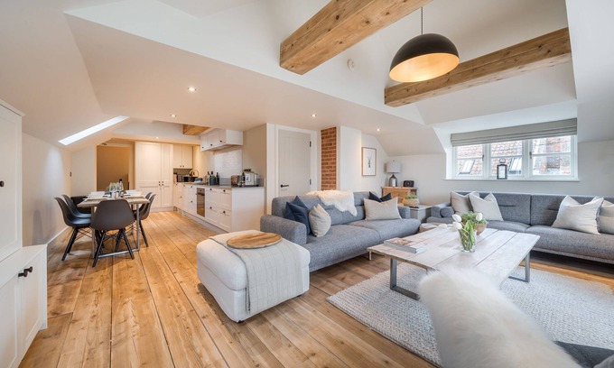 Burnham Market Cabaña | Burnham Loft - sleeps 4 guests in 2 bedrooms