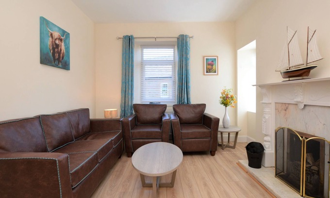 Tighnabruaich Apartamento | Burnside is luxury 3 bedroom apartment, sleeps 6, pet friendly