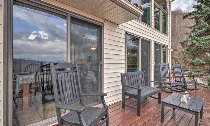 Burnsville Cabaña | Burnsville Home w/ Deck & Panoramic Mountain Views