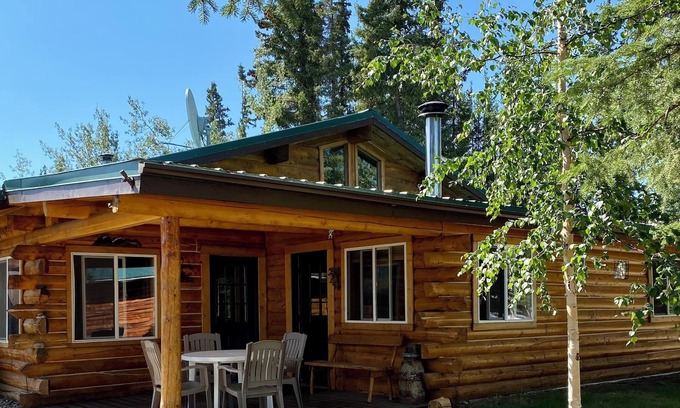 Tok Casa | Burnt Paw House-Modern Comfort in the Last Frontier (For families or casual travelers)