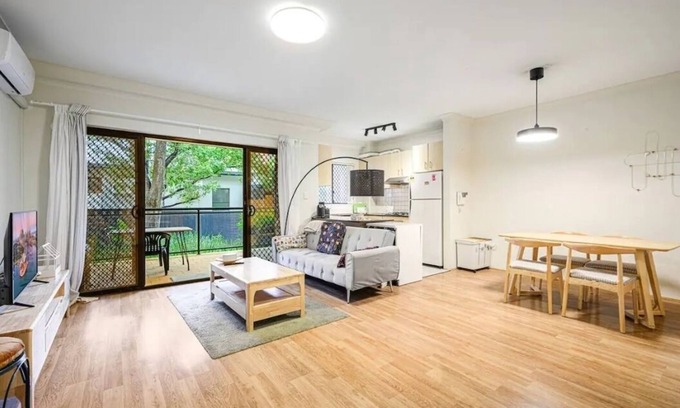 Burwood Apartamento | Burwood 2Br Lovely APT near Train with car parking