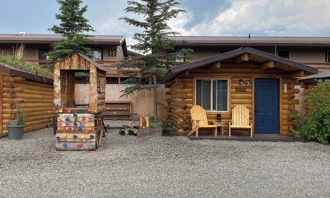 Tok Cabina | Bush Pilot Cabin-Modern Comfort in the Last Frontier (For families or casual travelers)