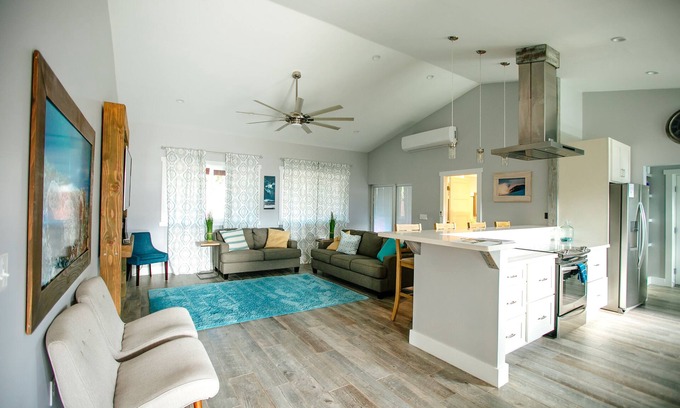 Laie Casa | Nueva y espaciosa casa de 3 habitaciones con aire acondicionado, a pasos de la playa de Hukilau, MENSUALMENTE