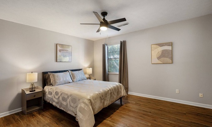 Calhoun Casa | Business-Ready 2 Bedroom Suite