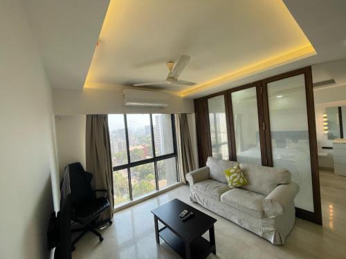 Kurla Apartamento | Business-Ready Apt near Jio World Centre 1BR Gym Pool WiFi
