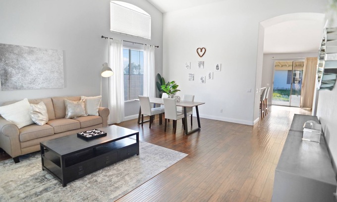 Canyon Country Casa | Business Rental in Beautiful and Safe Stone Crest Neighborhood