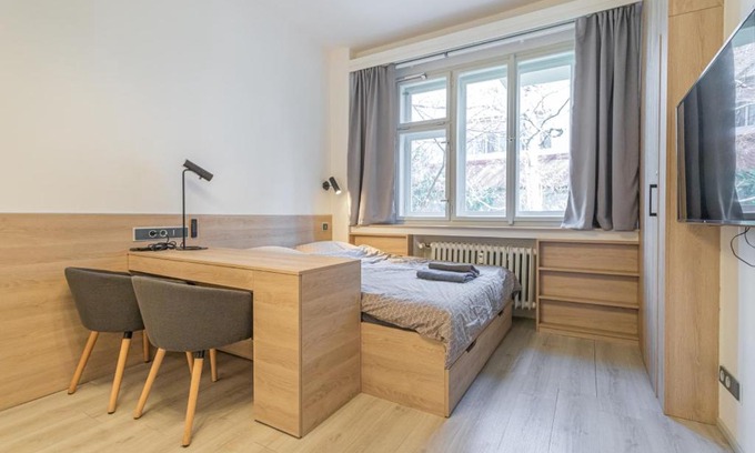Andel Apartamento | Business Studio Andel, 10 min to Centre, NETFLIX, Paid Parking