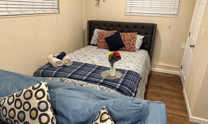 Riverside Casa | Business suit/Comfortable Getaway