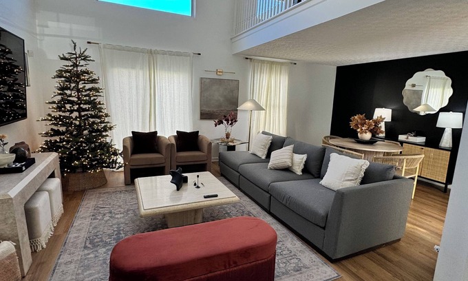 Summit Station Casa | Business Traveler's Haven near Intel & New Albany Tech Hubs.