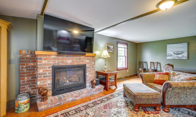 Buskirk Casa | Buskirk Vacation Rental with Deck and Putting Green!