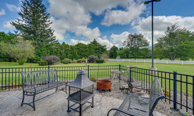 Buskirk Cabaña | Buskirk Vacation Rental w/ Deck & Putting Green!