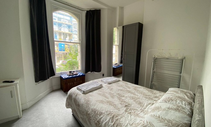 Golborne Apartamento | Bustling Western Apartment