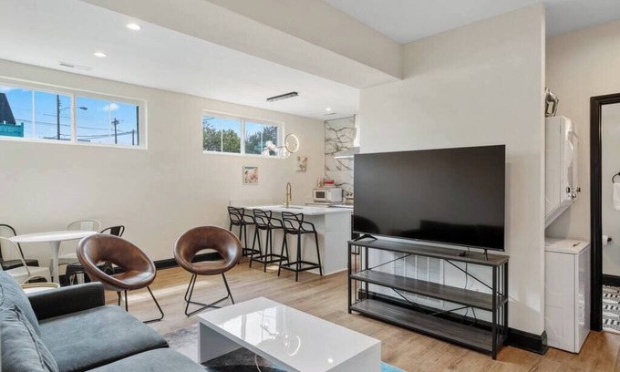 Butchertown Casa | Butchertown! New Modern Long Term 2Br/1BA Apt 1 Fl