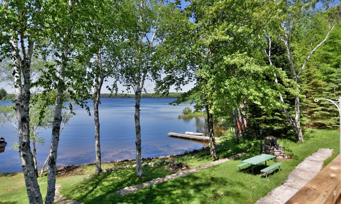 Hayward Cabina | Butler's Bay Teal Lake Cabaña