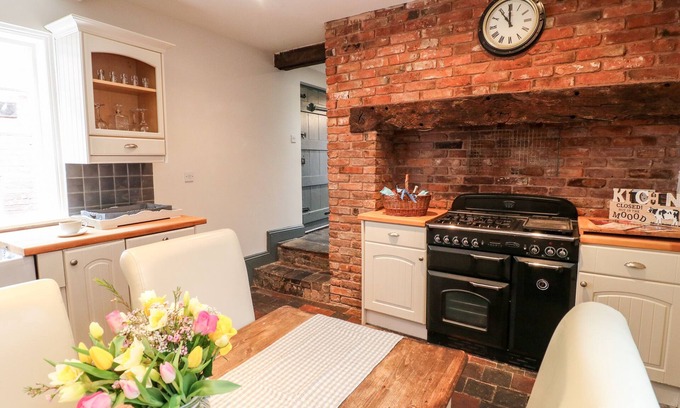 Abbots Bromley Cabaña | BUTTERCROSS COTTAGE, pet friendly, with a garden in Abbots Bromley