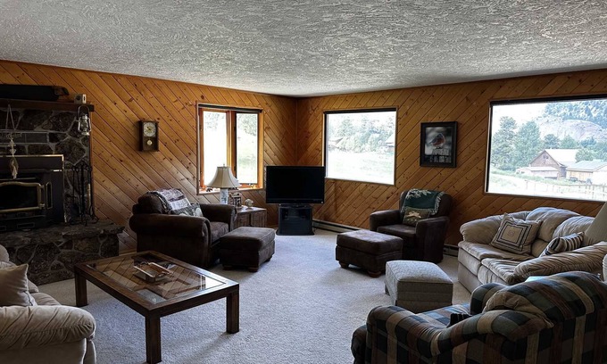 Lake City Cabina | Buttercup Cabin - Quiet Neighborhood with Plenty of Room for All - 4 Bedroom/2.5 Bathroom