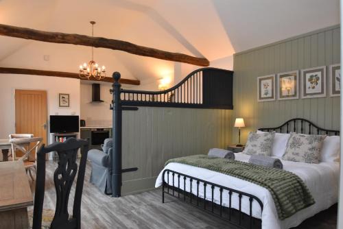 Rye Casa | Buttercup