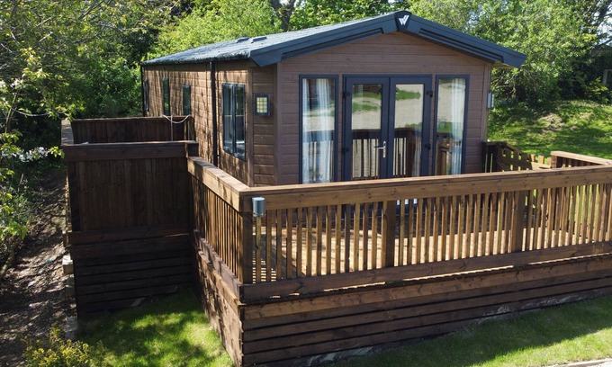 Runswick Bay Cabaña | BUTTERCUP LODGE, pet friendly, character holiday cottage in Staithes