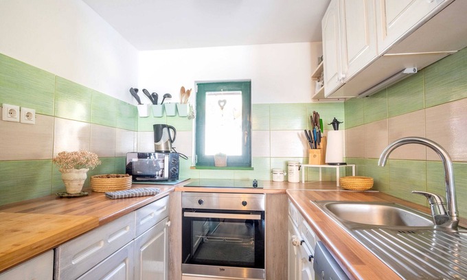 Trzic Casa | Butterfly Cottage By The Creek
