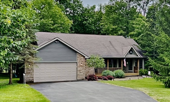 Mountainside Casa | Butterfly Retreat | Relaxing Mountainside Home + Hot Tub & Wooded Views