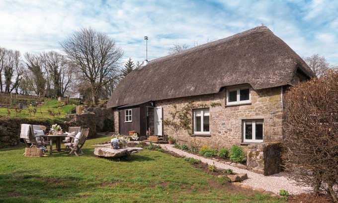 Sticklepath Cabaña | BUTTERWELL COTTAGE AT COLLIHOLE, with open fire in Chagford