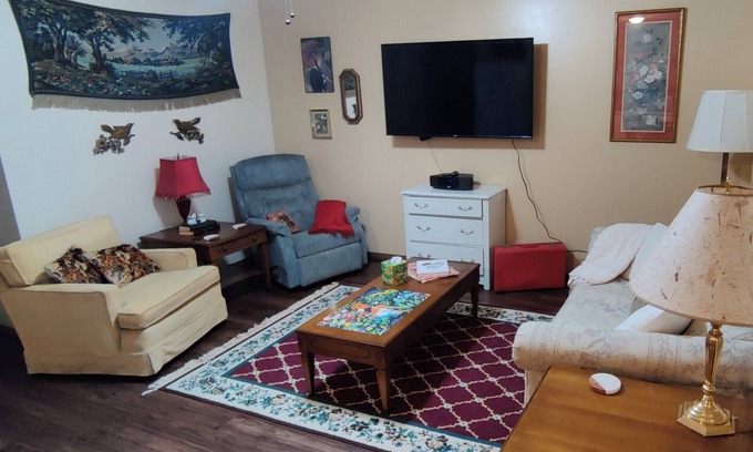 Batesville Apartamento | Button's Apartment-Cozy vintage-style 2-bedroom place in historic Batesville