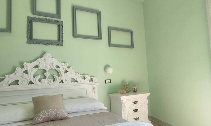 Novoli Apartamento | "Buttons and zippers" suite with bedroom, living room, bathroom. garden with hydro tub