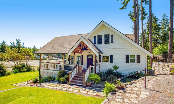 Grapeview Casa | Buzz & Christa's Beach House