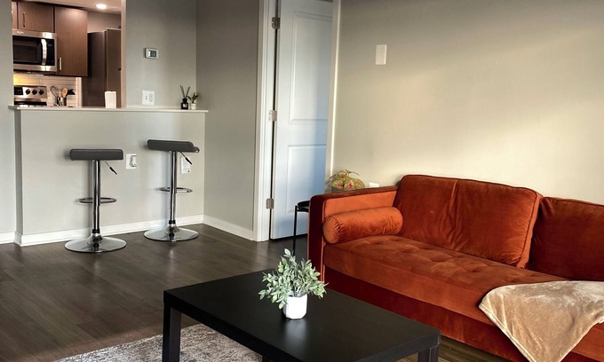 Cardozo Apartamento | Buzzing H St Corridor penthouse Style Unit with Amazing Balcony and 360 View